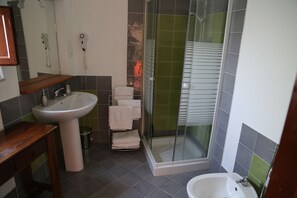 Shower, hair dryer, bidet, towels - Locanda di Cadì (Petralia Soprana)