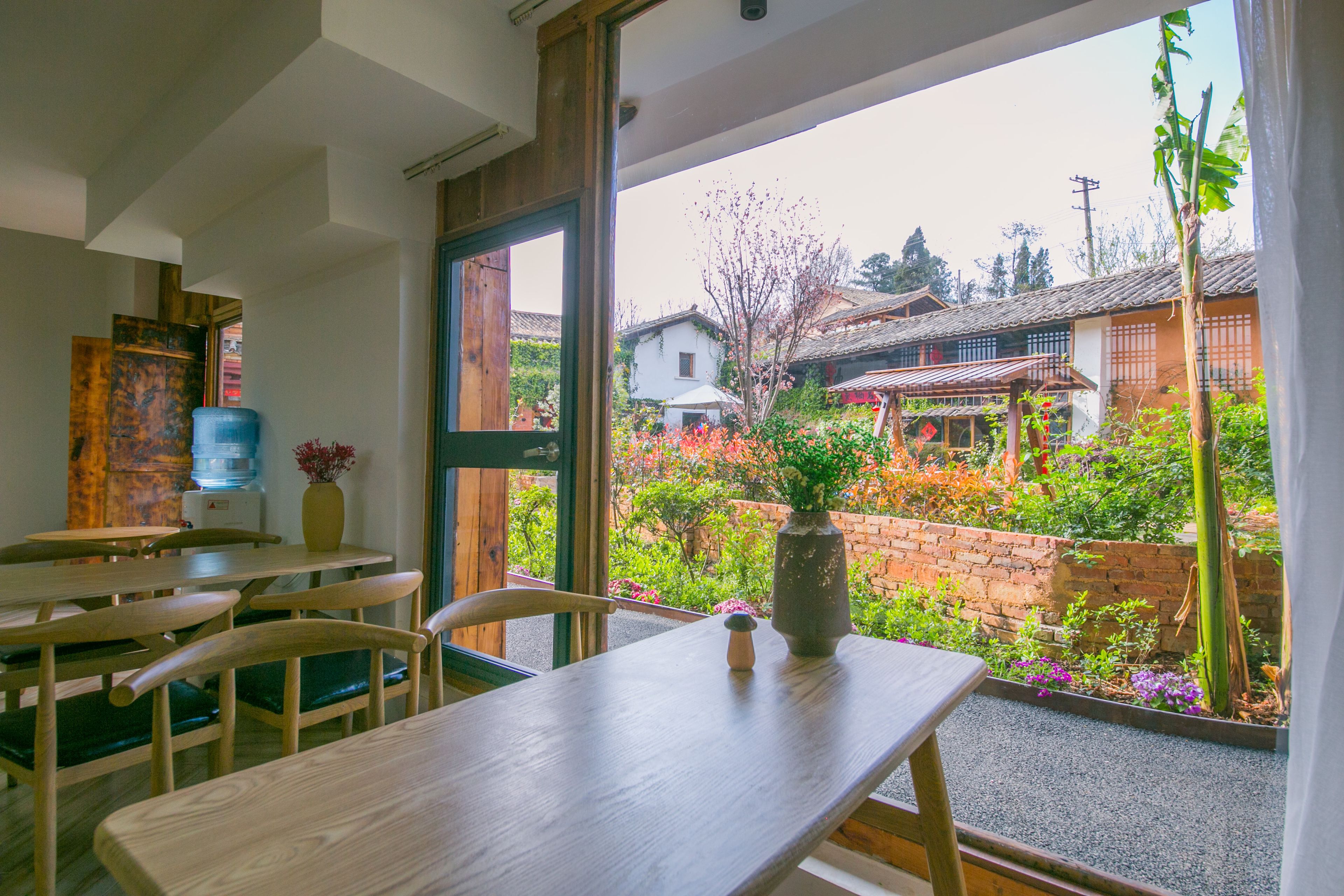 breakfast, lunch, dinner served; local cuisine