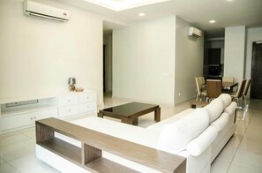 Luxury Condominium 2 | Living area | LED TV - Vbiz Homestay by MAH (George Town)