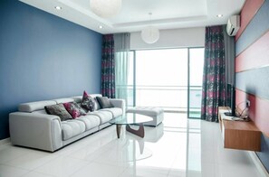 Luxury-Apartment (1) | Wohnzimmer | LED-Fernseher