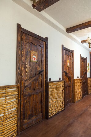 Hallway - Stary Melnik Hotel (Almaty)