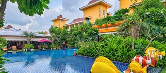 Mayfair Lake Resort