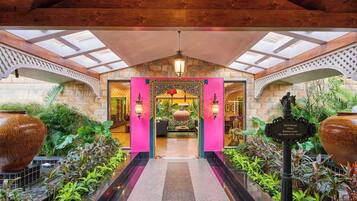 Couples treatment room(s), body treatments, hot stone massages