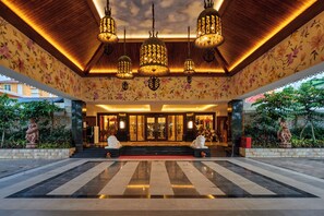 Property entrance - Mayfair Lake Resort (Arang)
