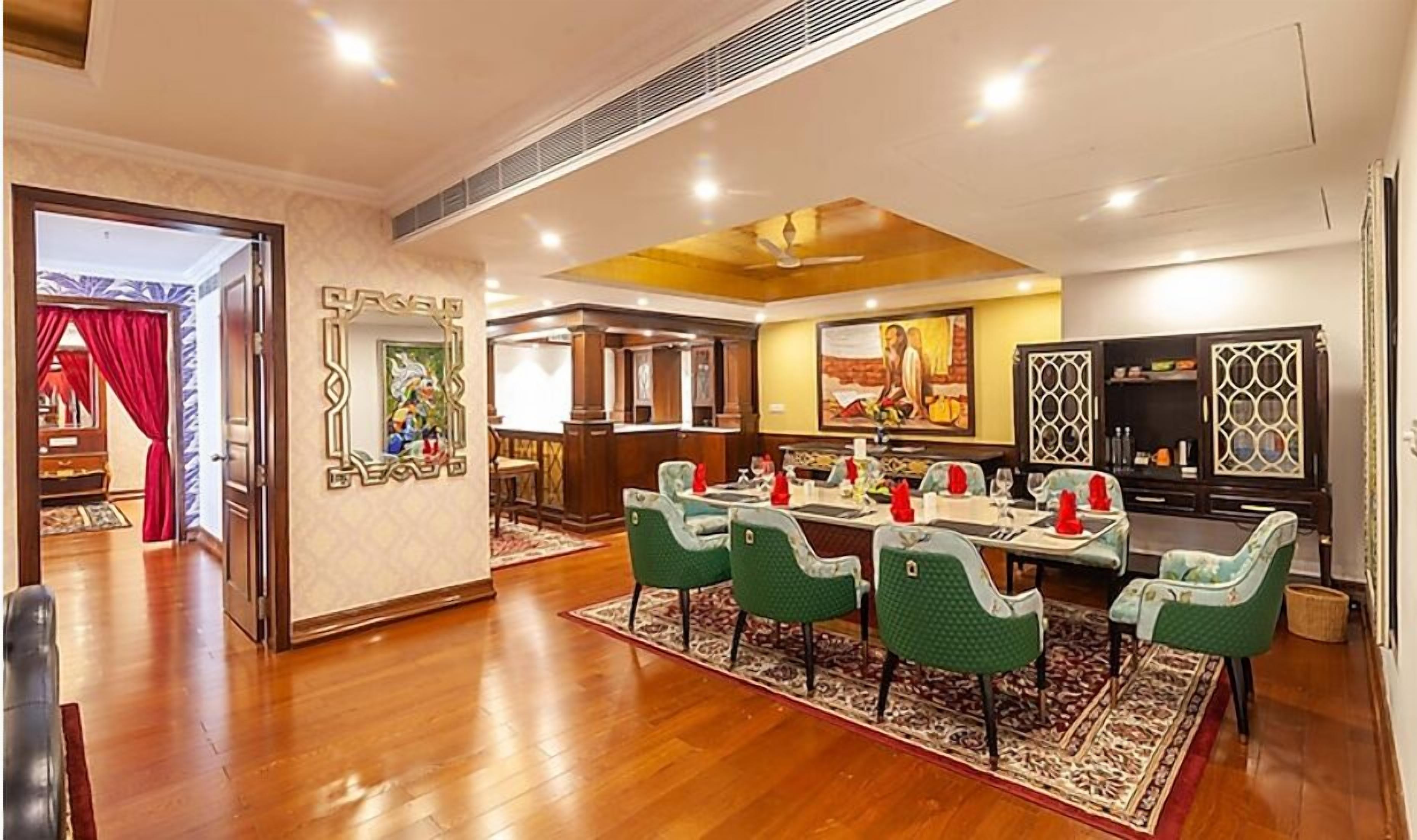 Presidential Suite | Dining room