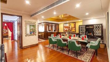 Presidential Suite | Dining room