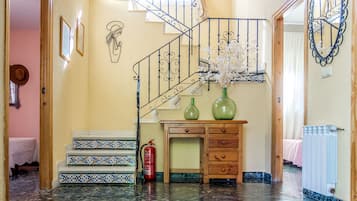 Maison, 4 chambres | Coin séjour | Télévision