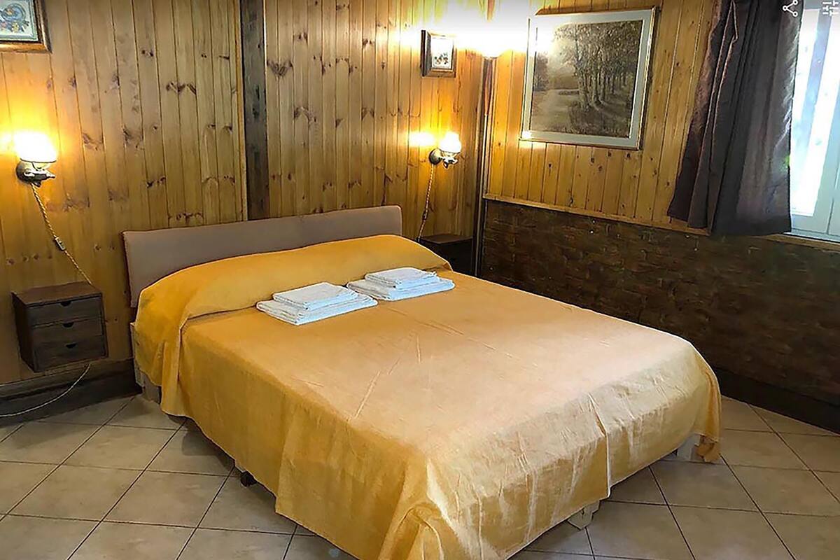 Cottage 2 | Egyptian cotton sheets, premium bedding, down comforters