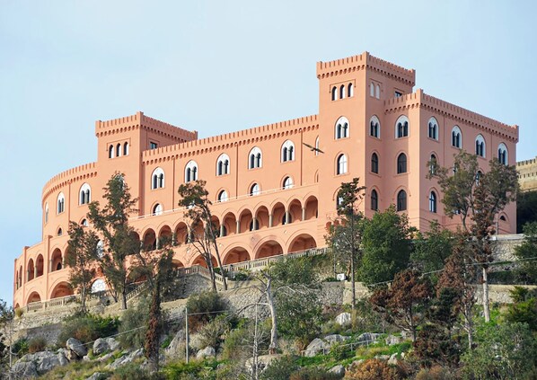 إطلالة على المدينة من المنشأة