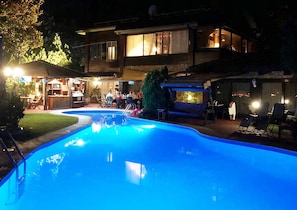 Seasonal outdoor pool, open 9:00 AM to 7:00 PM, sun loungers - SMALL PARADISE PALERMO (Palermo)