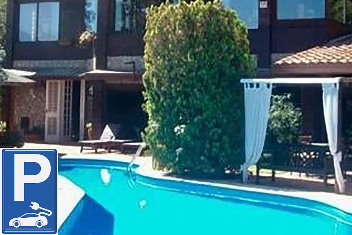 Egyptian cotton sheets, premium bedding, down comforters