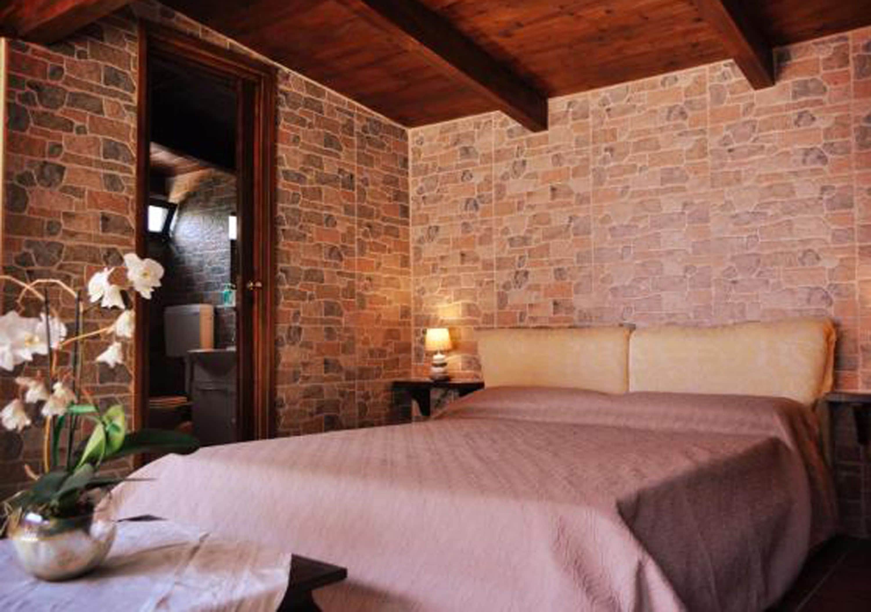 Cottage 1 | Egyptian cotton sheets, premium bedding, down comforters