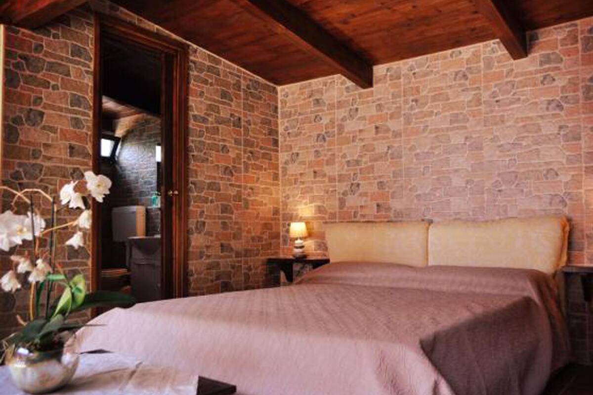 Cottage 1 | Egyptian cotton sheets, premium bedding, down comforters