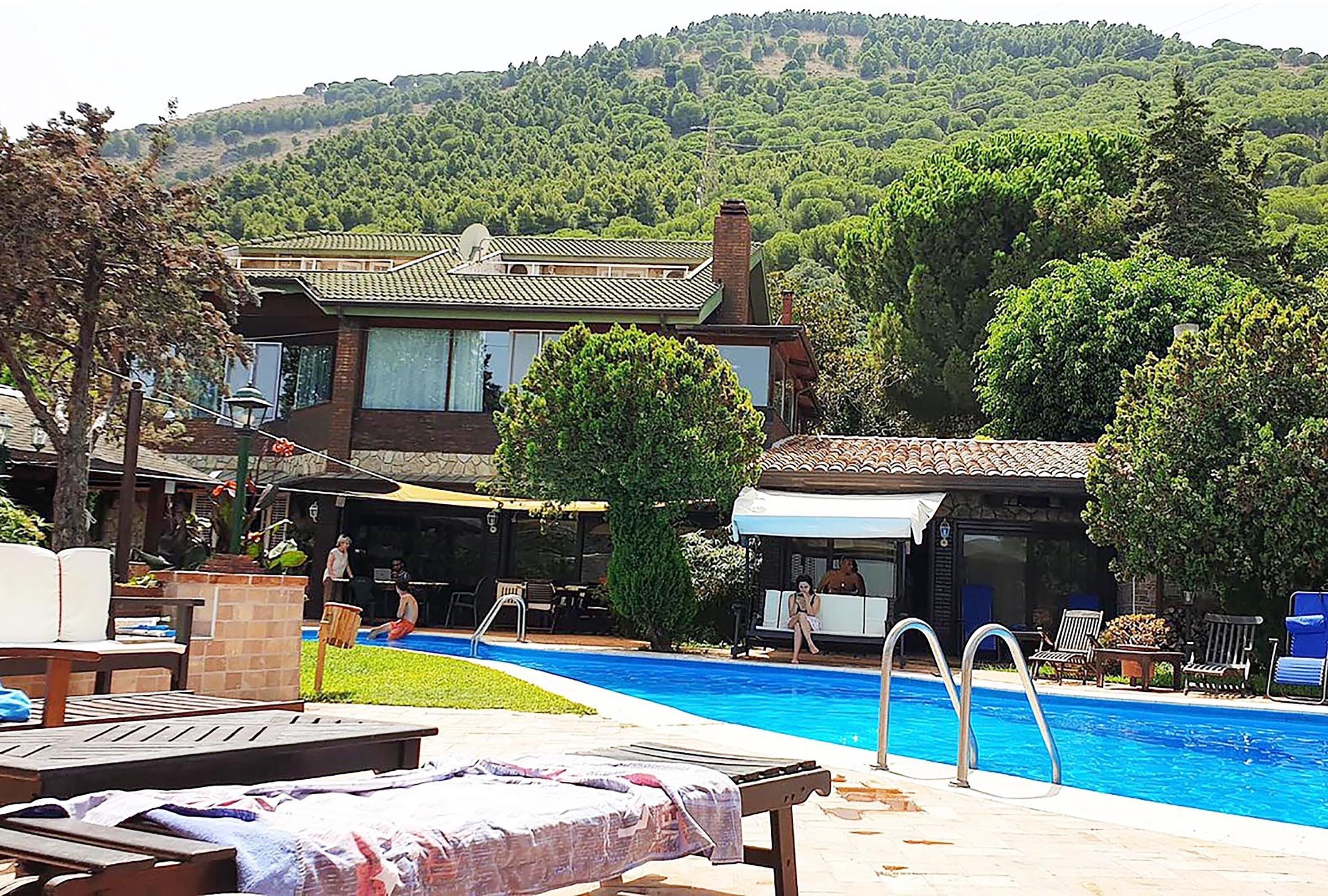 ملاءات من القطن المصري وأغطية فراش متميزة وألحفة محشوة بالريش