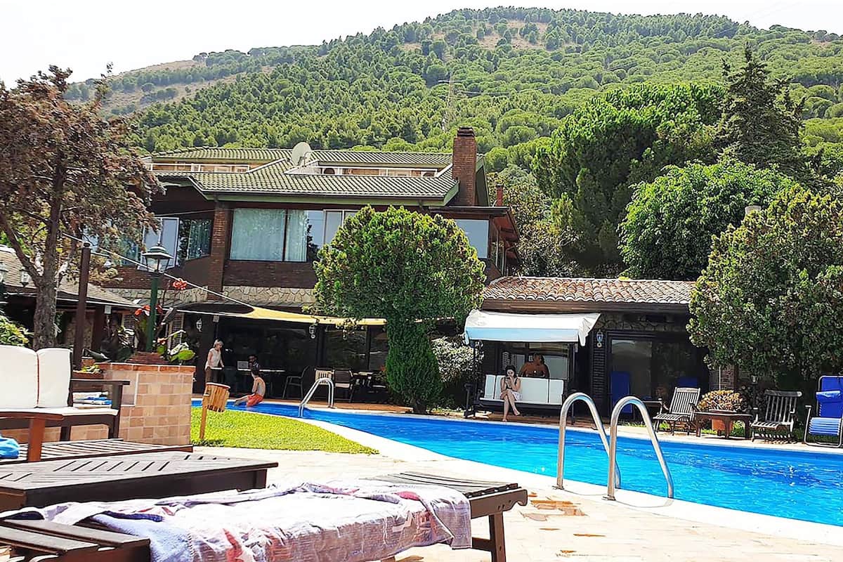 ملاءات من القطن المصري وأغطية فراش متميزة وألحفة محشوة بالريش