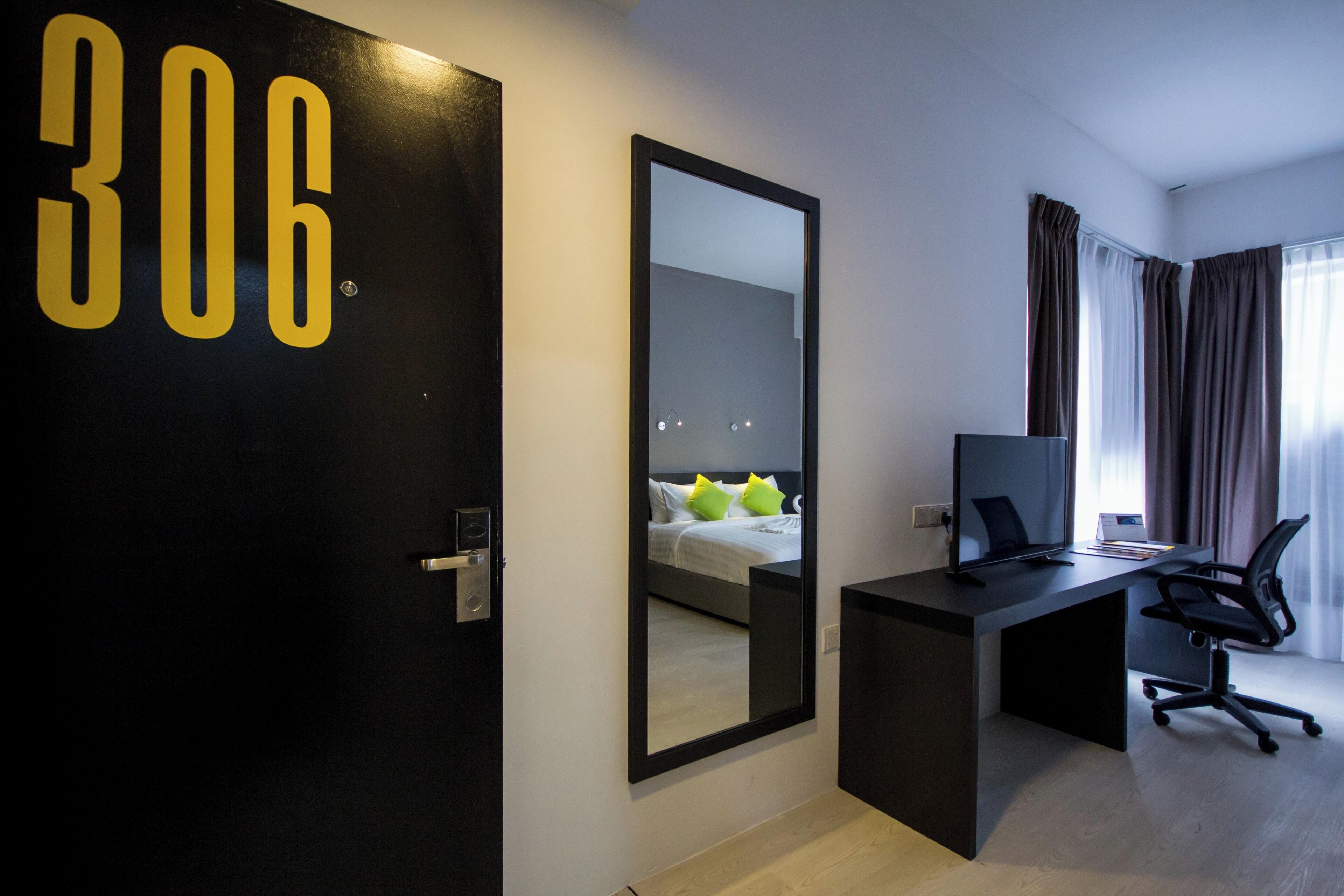 deluxe room | minibar, in-room safe, desk, blackout curtains