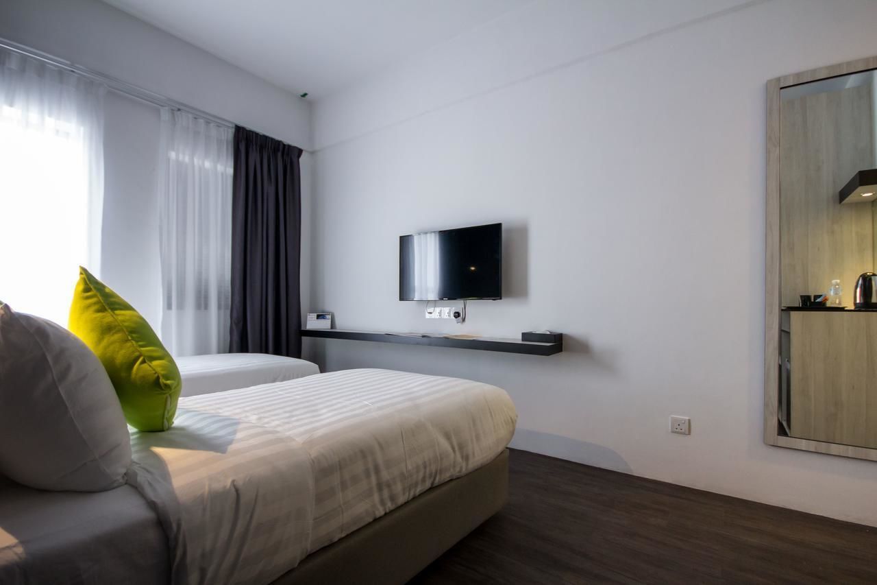 superior twin room | minibar, in-room safe, desk, blackout curtains