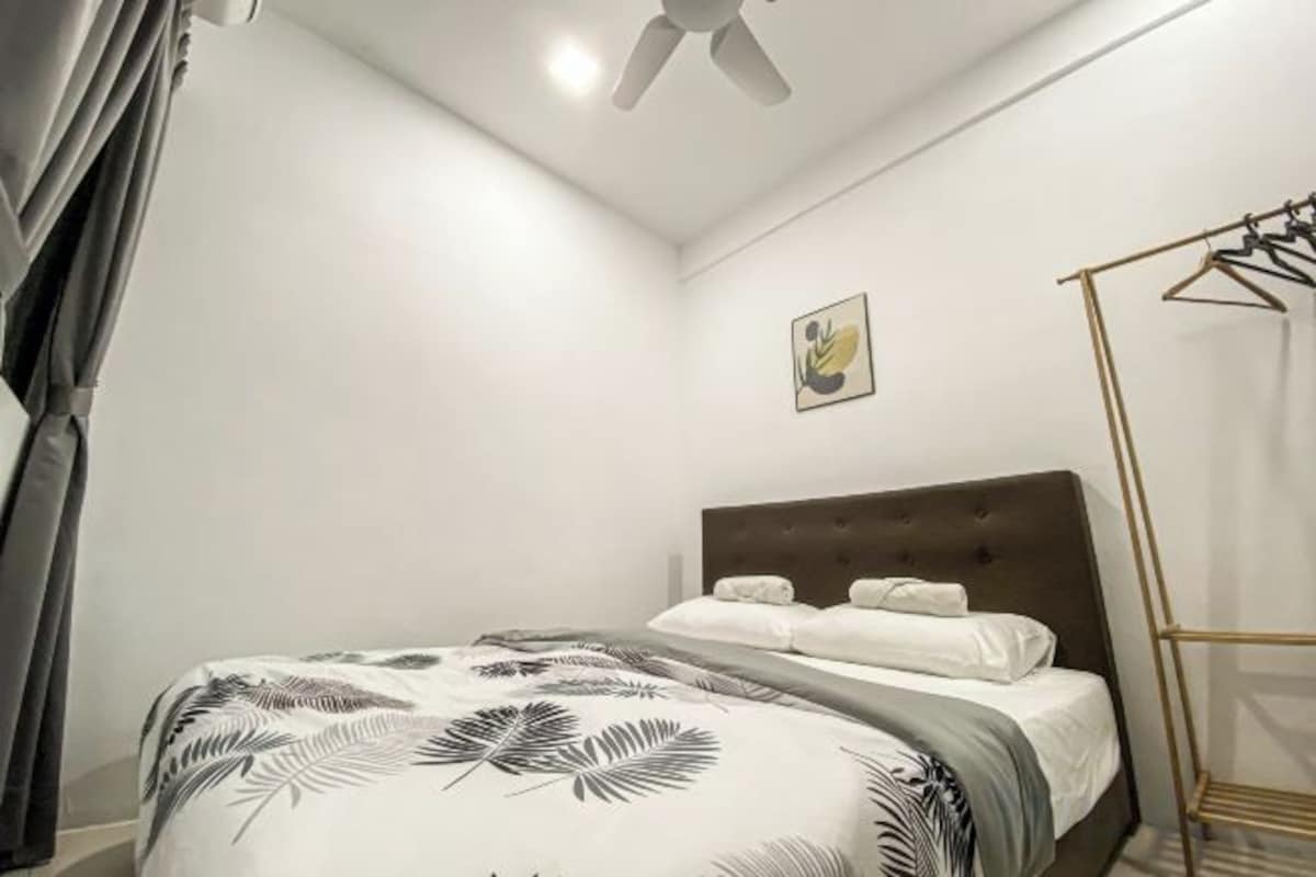 Minibar, caja fuerte, escritorio y cortinas opacas