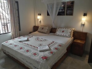 1 bedroom, individually decorated, desk, soundproofing - Lighthouse Guest (Galle)