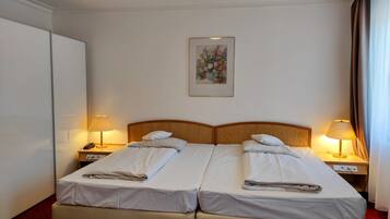 Suite | Coffres-forts dans les chambres, bureau, rideaux occultants