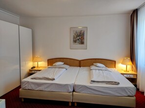 Coffres-forts dans les chambres, bureau, rideaux occultants