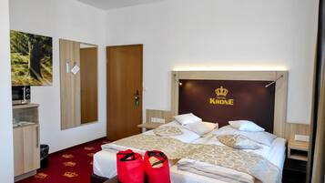 Standard-Doppelzimmer | Zimmersafe, Schreibtisch, Verdunkelungsvorhänge, schallisolierte Zimmer