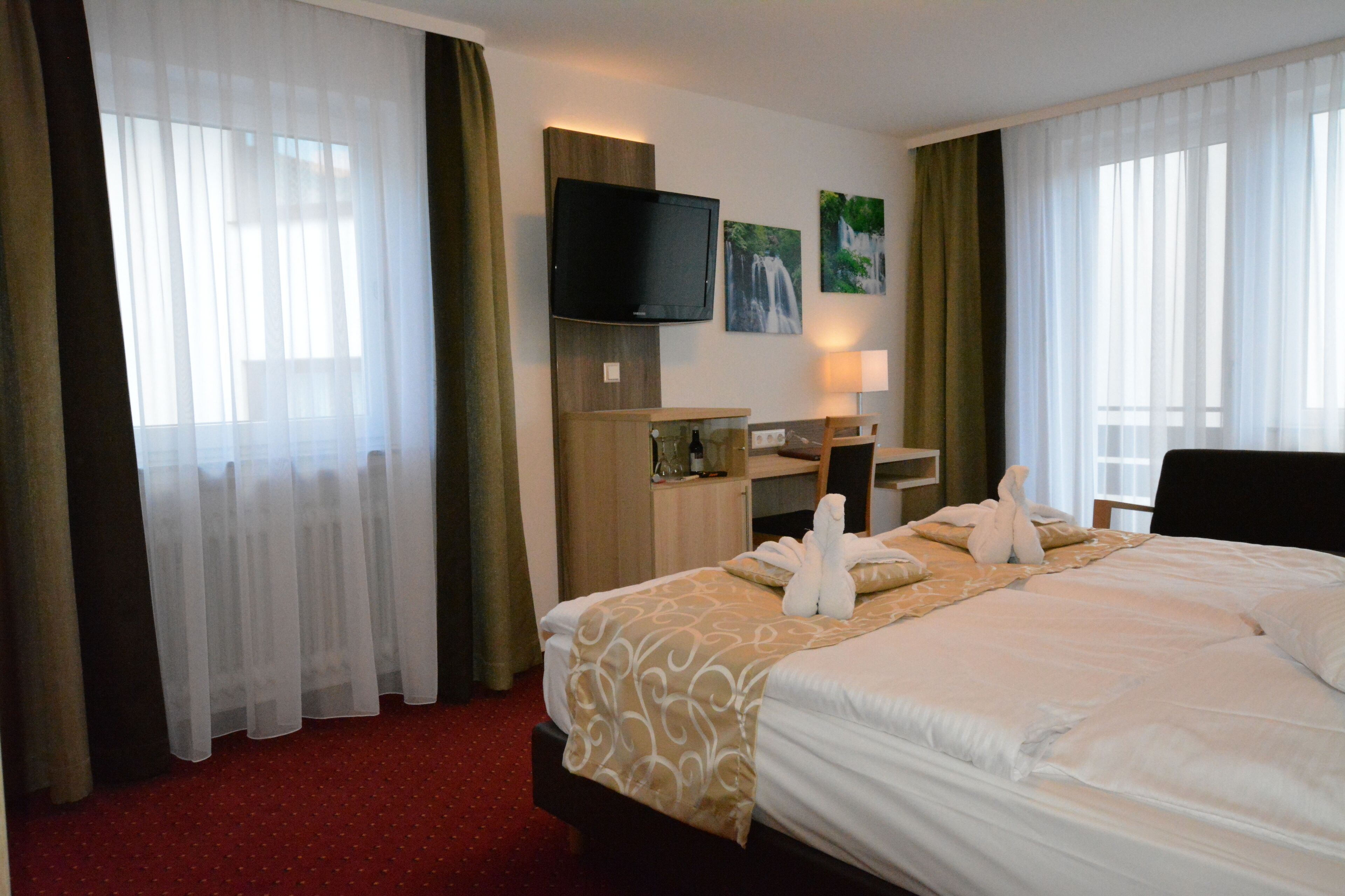 Double Room, Balcony | In-room safe, desk, blackout curtains, soundproofing