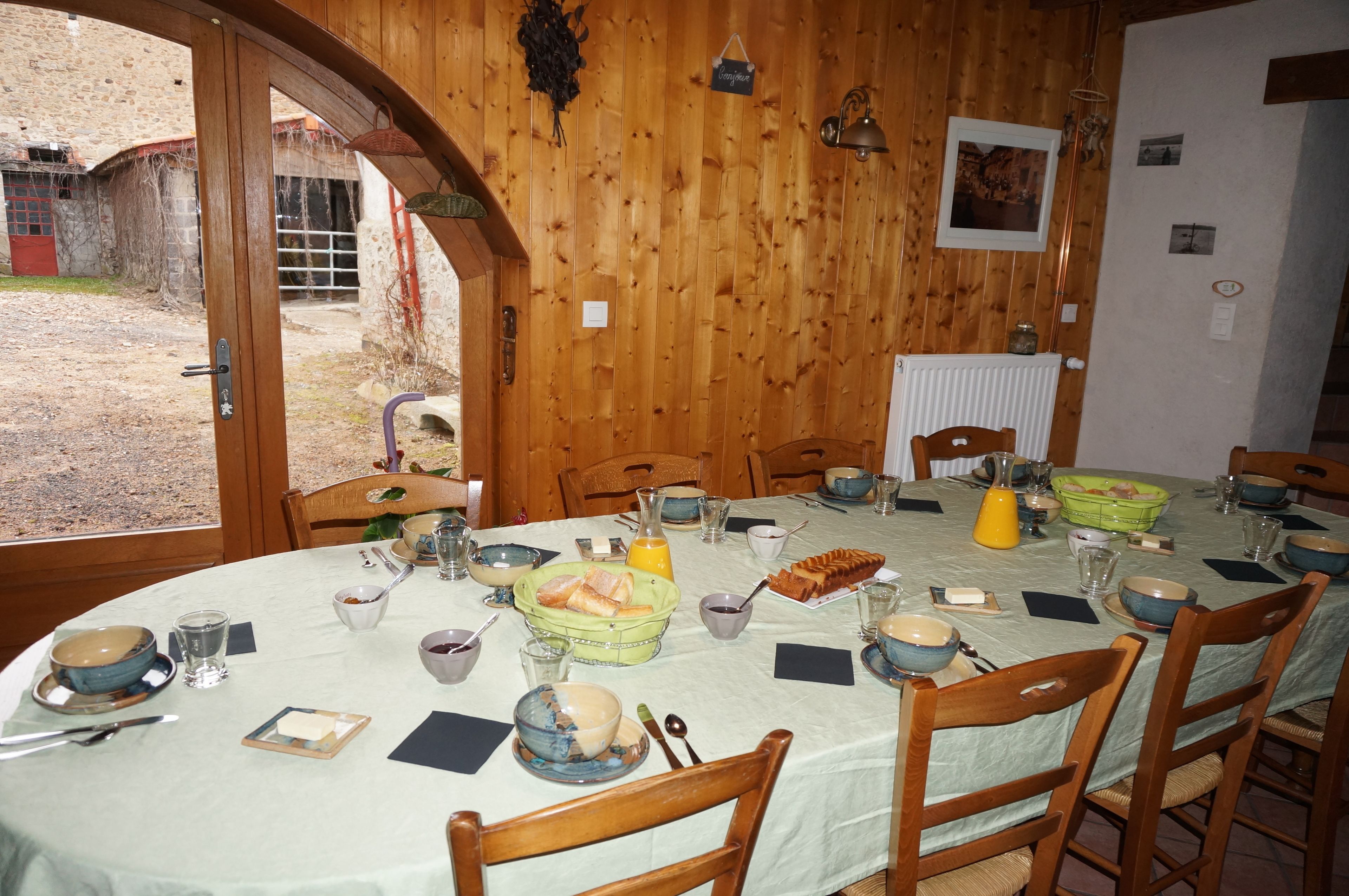 Free daily continental breakfast 