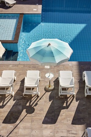 Seasonal outdoor pool, open 9:00 AM to 7:00 PM, pool umbrellas - Golden Hotel & Apartments (Cecina)