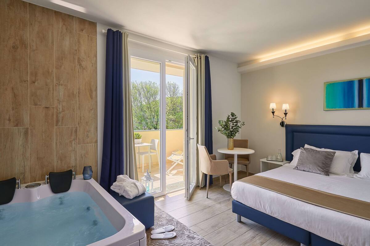Premium Studio Suite | Premium bedding, memory foam beds, in-room safe, desk
