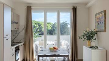 Suite Supérieure, 2 chambres, bain à remous | Coin séjour