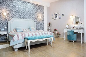 Luxury Room | Premium bedding, down comforters, Select Comfort beds, desk