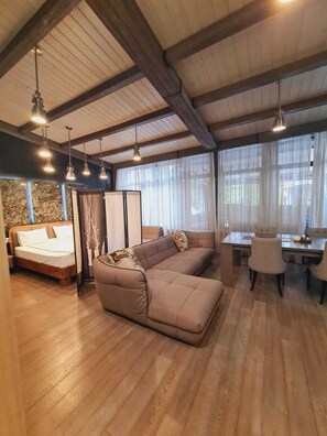 Luxury Room | Premium bedding, down comforters, Select Comfort beds, desk