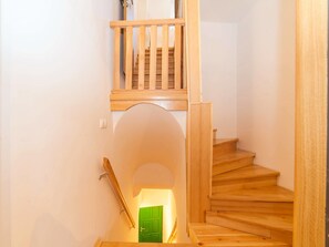 Standaard appartement, uitzicht op stad | Woonruimte | Een lcd-televisie