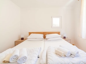 Comfort appartement, uitzicht op stad | Luxe beddengoed, een bureau, geluiddichte muren