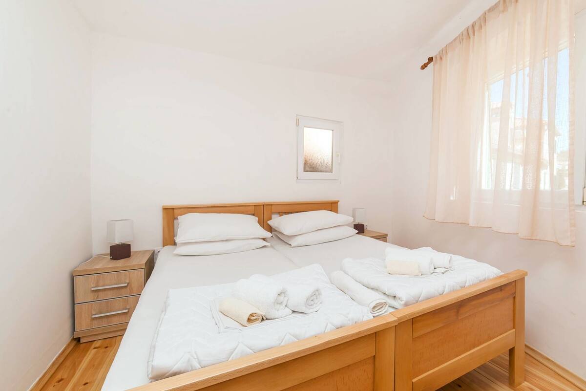 Apartamento conforto, vista para a cidade | Roupas de cama premium, escrivaninha, quartos à prova de som