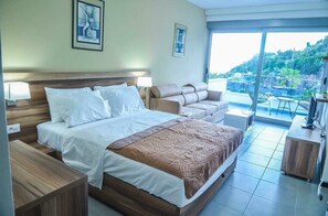 Comfort Studio, Balcony, Sea View | Premium bedding, individually decorated, individually furnished, desk
