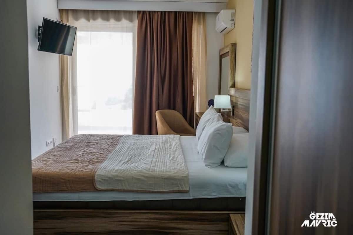 2 bedrooms, premium bedding, individually decorated