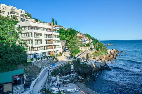HOTEL MEDITERRANEO LIMAN free private beach for hotel guest