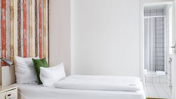 Yhden hengen classic-huone, oma kylpyhuone, näköala puistoon | Kylpyhuone