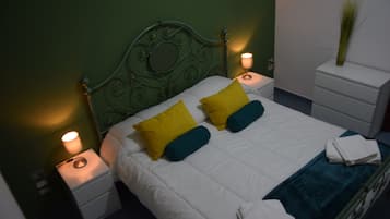 Deluxe Double Room, Ensuite | Hypo-allergenic bedding, down comforters, free minibar, desk