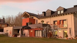 Front of property - Villa iacca (Jaca)