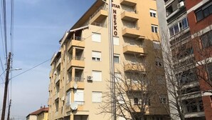 A multi-story building with balconies and a sign that reads "STAR NESCO". - Apartment Panorama Negotin (Negotin)