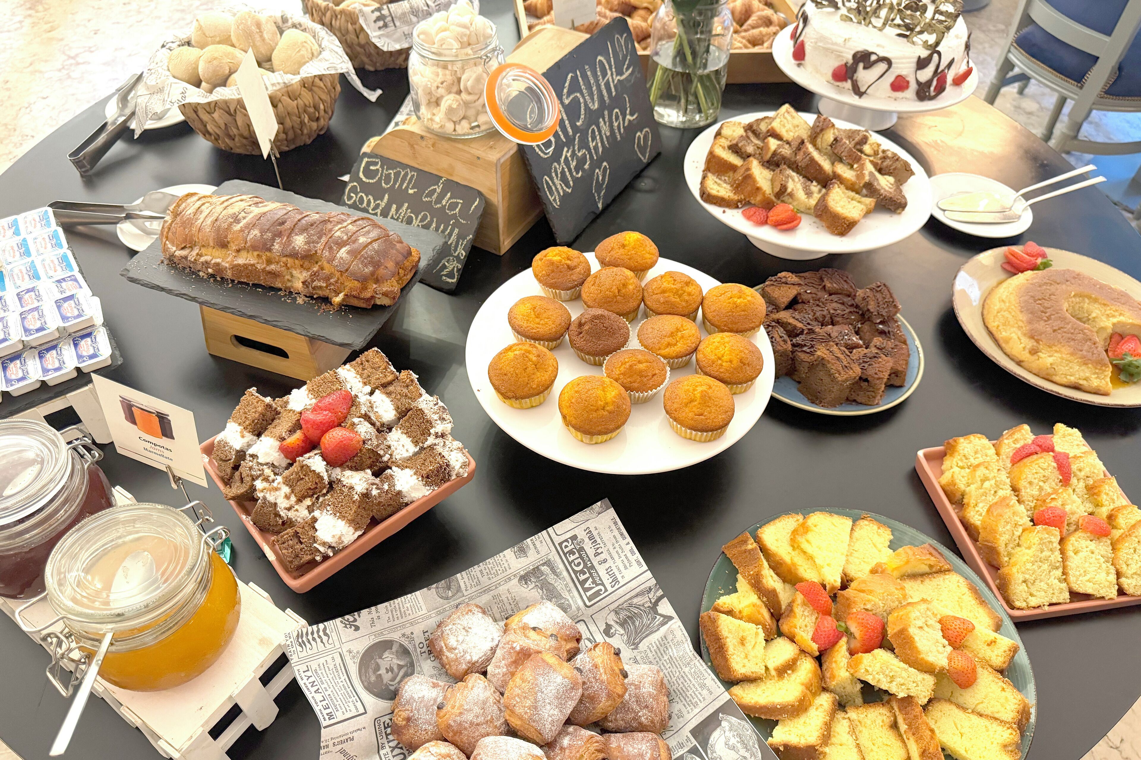 Tägliches Frühstücksbuffet (14.50 EUR pro Person)