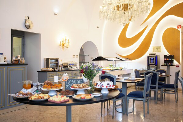 Daily buffet breakfast (EUR 14.50 per person) - Casual Belle Epoque Lisboa Hotel (Lisbon)