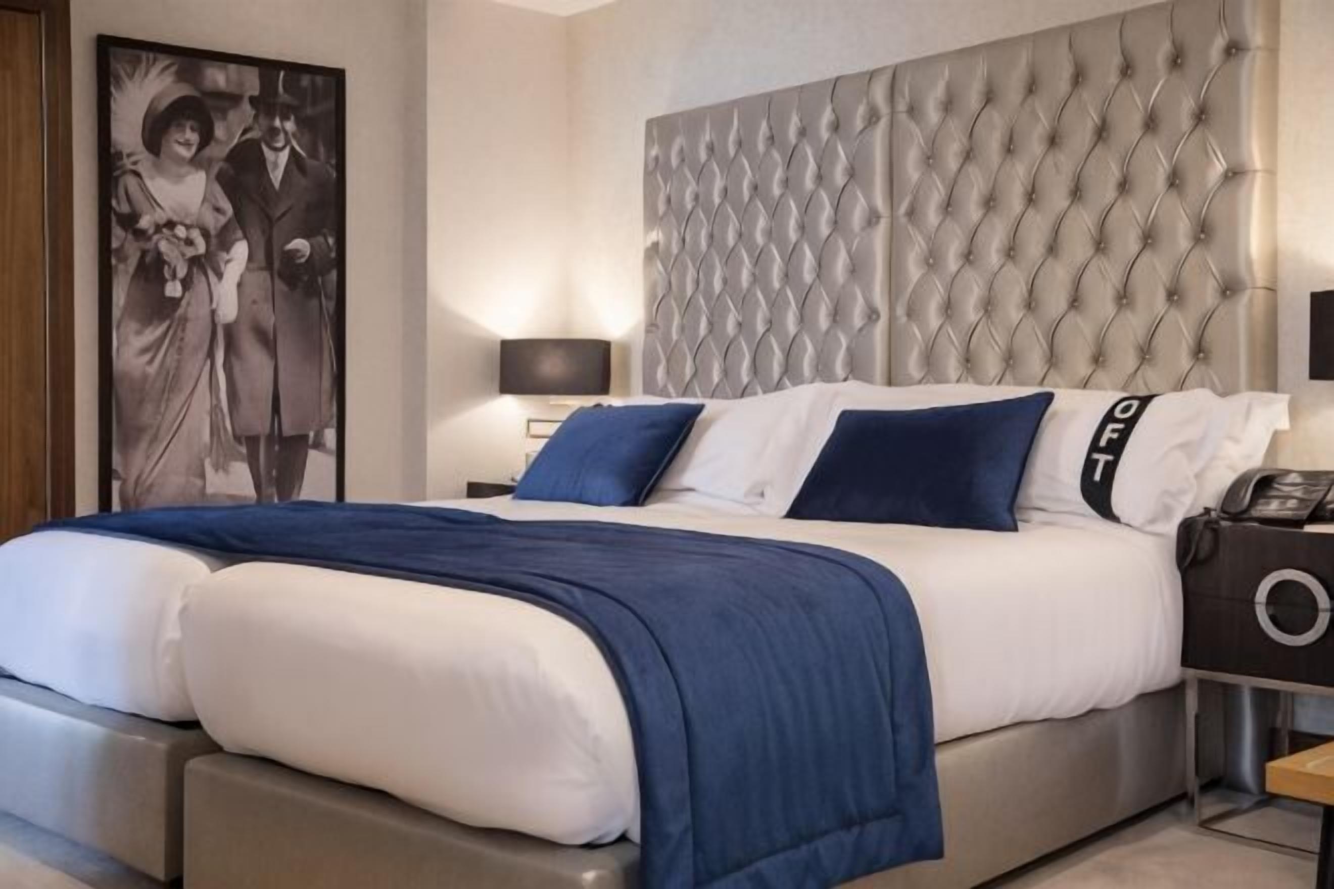 Een minibar, een kluis op de kamer, individueel gedecoreerd