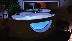 A modern bathroom with a freestanding bathtub, a mirror, and a sink. - Hotel Youri Il Magnifico (Genoa)