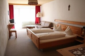 Double Room | In-room safe, free cots/infant beds, free WiFi, bed sheets