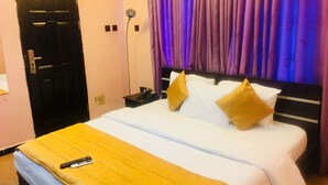 行政雙人房, 1 張加大雙人床, 非吸煙房 | 筆電工作空間、免費無線上網、床單