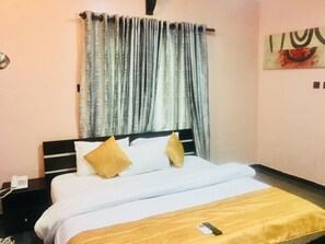 Suite ejecutiva, 1 cama Queen size, para no fumadores | Espacio para trabajar con laptop, wifi gratis y ropa de cama 